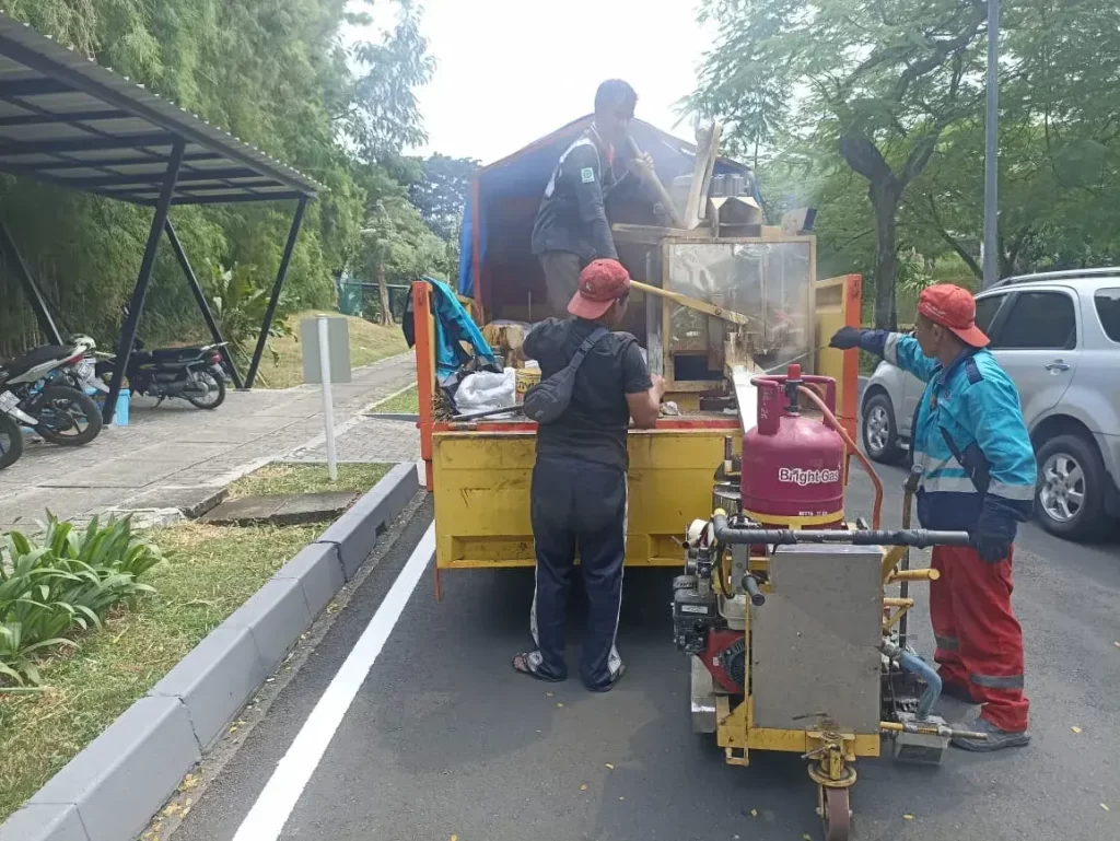 Pengecatan Marka Jalan